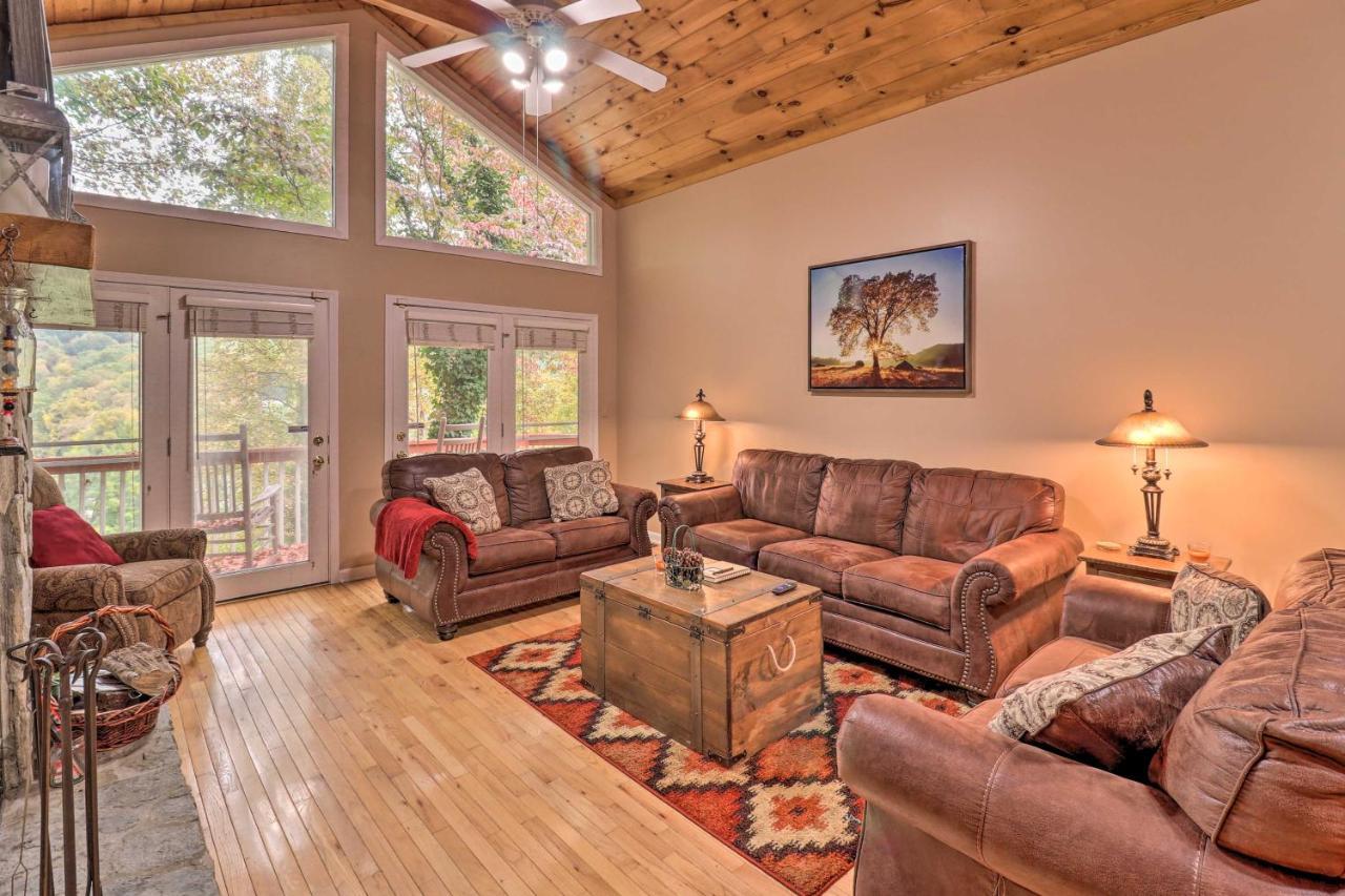 Rustic Red Cabin With Deck In Maggie Valley Club! מראה חיצוני תמונה